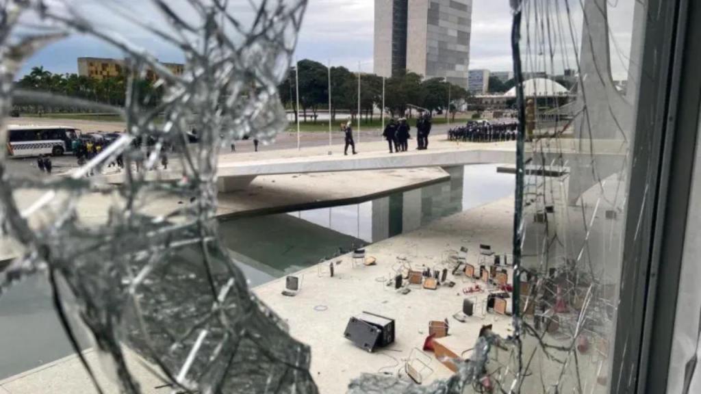 Vandalismo nas sedes do poder em Brasília