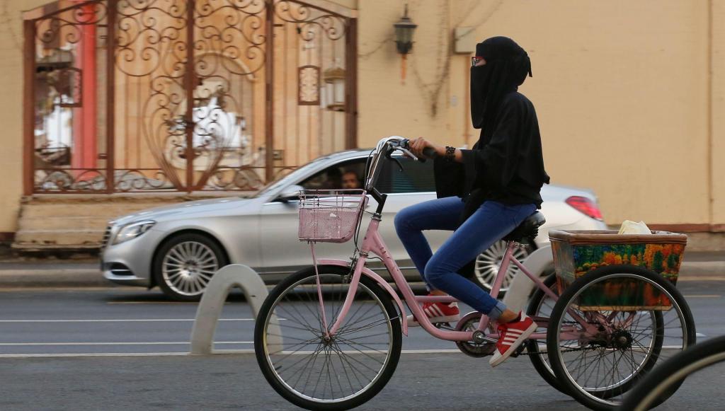 Uma mulher na Arábia Saudita (AP)