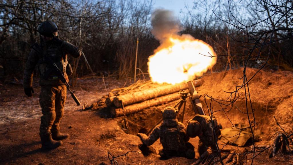 Forças ucranianas aguentam posições em Bakhmut (Evgeniy Maloletka/AP)