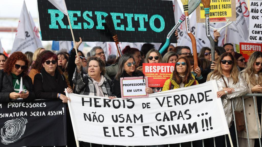 Novo dia de luta para os professores. Fenprof e STOP com ações de protesto em Lisboa (Lusa/TIAGO PETINGA)
