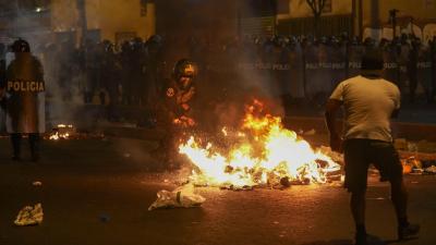 "Roubaram-nos, além de terem atirado pedras". Jornalistas denunciam ataques na cobertura dos protestos no Peru - TVI