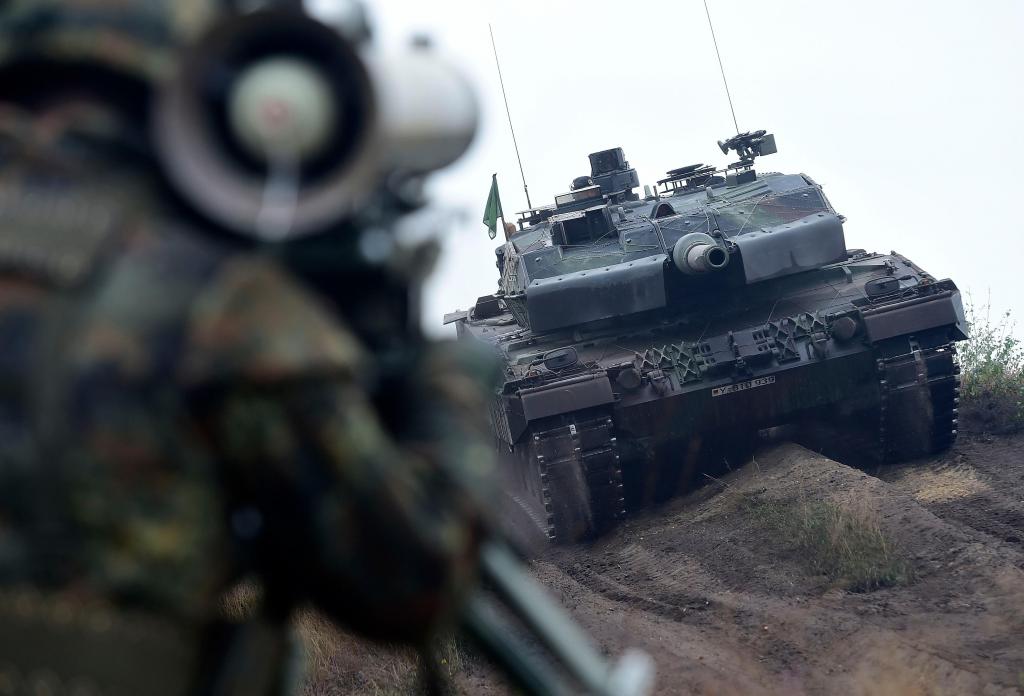 Tanques Leopard 2 A5 das forças armadas da Alemanha em exercícios de demonstração em 2014 Fotoo Alexander Koerner _Getty Images