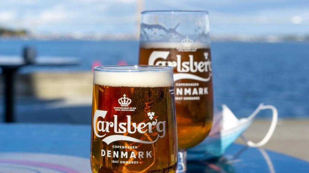 Cerveja Carlsberg (foto: Elin Tabitha/Unsplash)