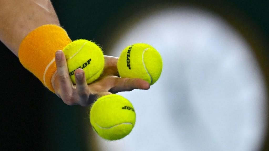 Bolas de ténis no Open da Austrália (LUKAS COCH/EPA)