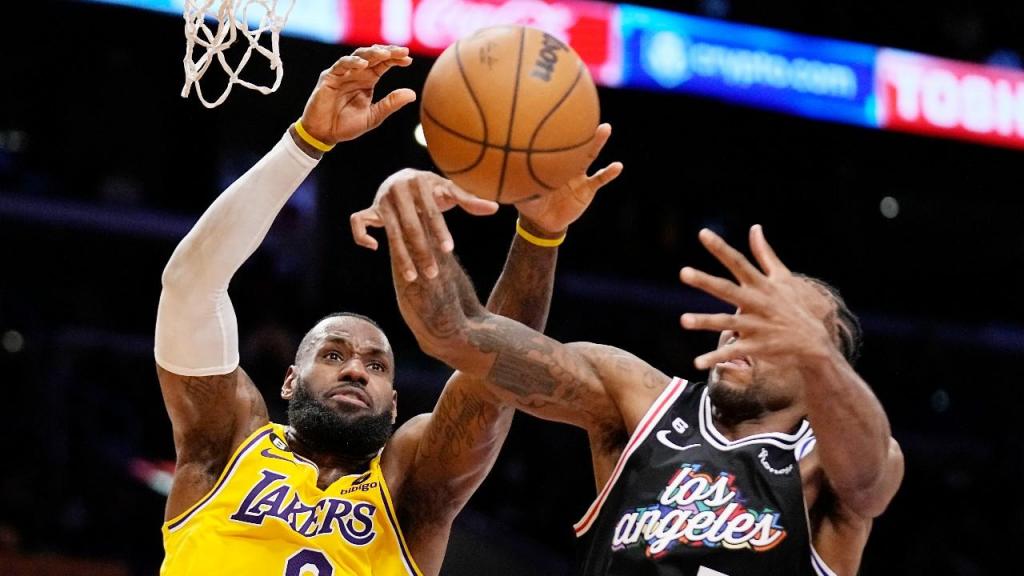 LeBron James e Kawhi Leonard no Los Angeles Lakers-Los Angeles Clippers (Mark J. Terrill/AP)