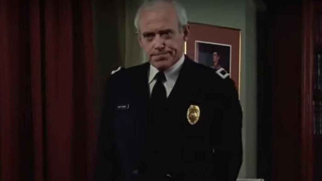 George Ross Robertson em "Academia de Polícia"