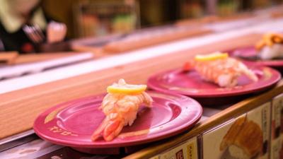 "Terrorismo de sushi": como (mais) um desafio de redes sociais está a indignar o Japão - TVI