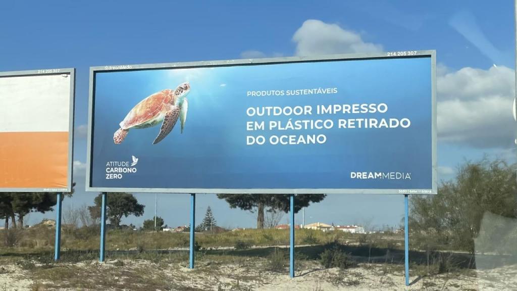 Outdoor da DreamMedia é de plástico dos oceanos (foto: AWAY/DR)