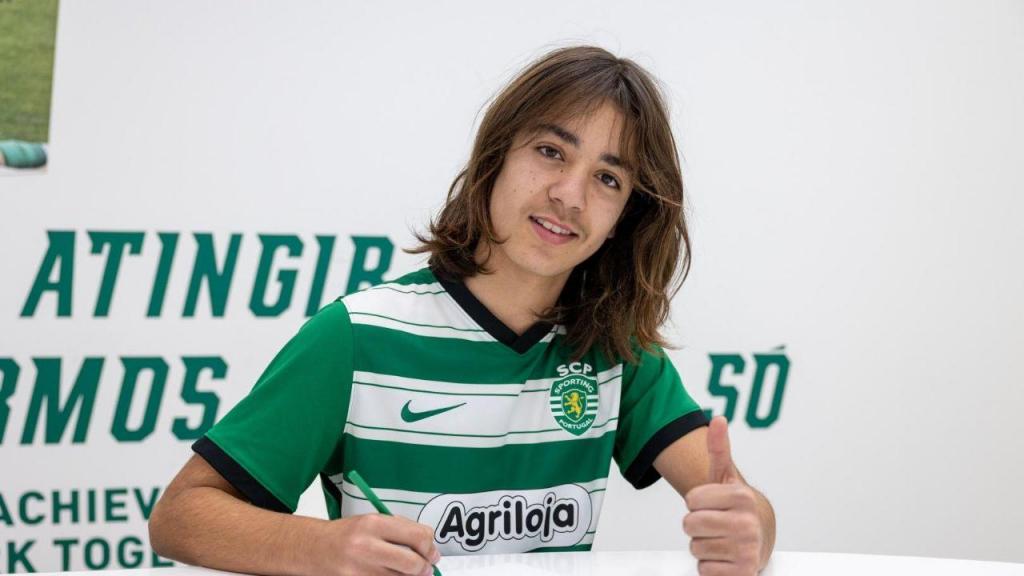 Rodrigo Nogueira assinou contrato de formação com o Sporting (foto SCP)