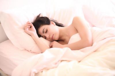 Sente-se sempre cansado? Use este método militar para dormir as horas suficientes e adormecer em dois minutos - TVI
