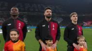 Que momento! Não há ninguém que vibre com o hino da Champions como os adeptos do Milan