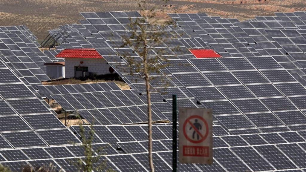 Parque de energia solar na China (foto: Ng Han Guan/AP)
