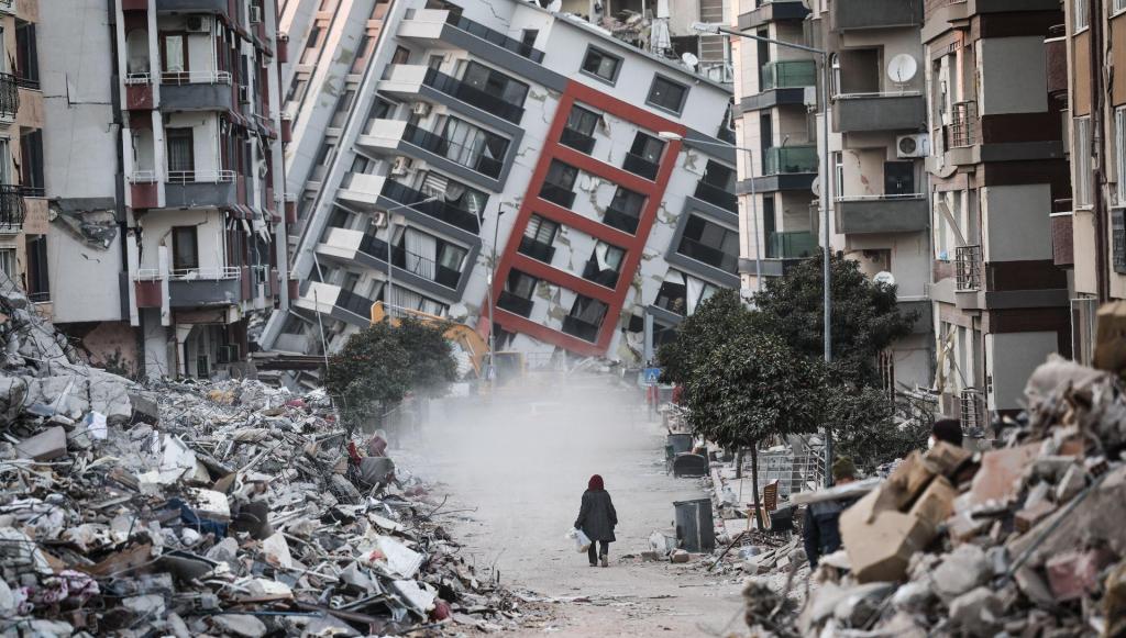 Resgate após sismo em Hatay, Turquia (EPA)