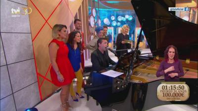 David Antunes junta caras da estação e cantam «30 Anos TVI» - TVI