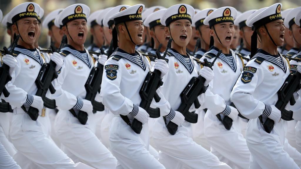 Marinha chinesa em desfile (Mark Schiefelbein/AP)