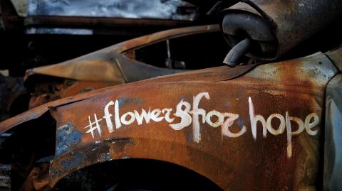 #flowersforhope é a hashtag do movimento. Foto Teresa Abecasis/CNN