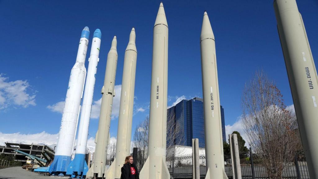 Exposição de mísseis no Irão (Vahid Salemi/AP)