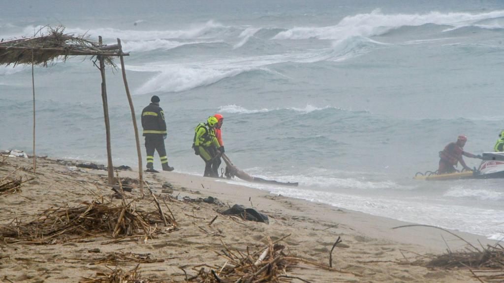 Naufrágio na costa italiana faz dezenas de mortos (Giuseppe Pipita/AP)