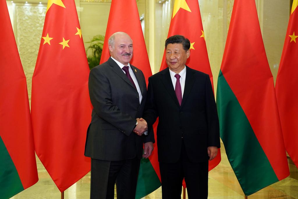 Lukashenko e Xi Jinping, fotografados em abril de 2019, em Pequim. Andrea Verdelli/Pool Photo via AP