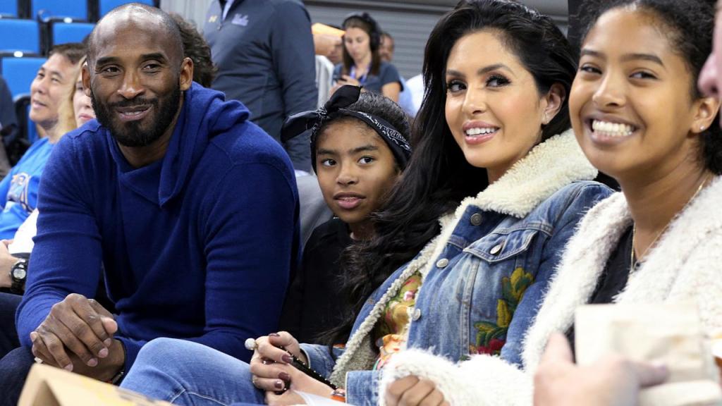 Kobe Bryant com a família (AP Photo/Reed Saxon, File)