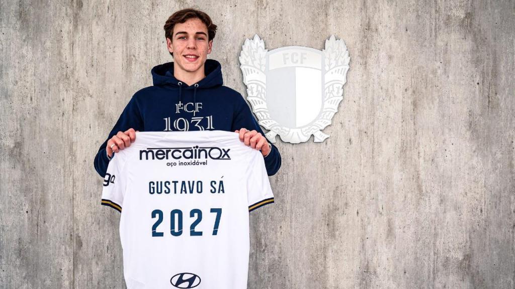 Gustavo Sá renova até 2027 pelo Famalicão (FC Famalicão)