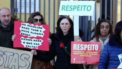 Professores defendem greve às avaliações e mais paralisações por distritos - TVI