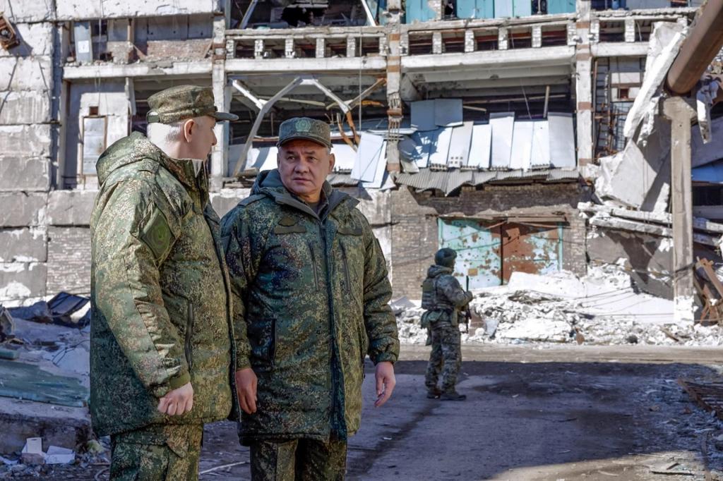 Ministro da Defesa da Rússia visita tropas na Ucrânia (Foto: Ministério da Defesa da Rússia via AP)