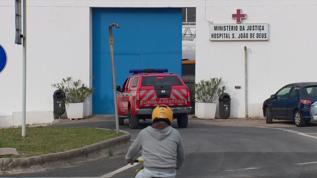 Incêndio na ala de internamento da prisão de Caxias terá sido provocado por um recluso