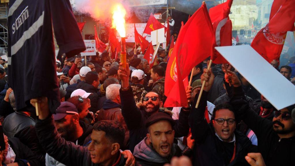 Manifestações na Tunísia (Yassine Mahjoub/NurPhoto via Getty Images)