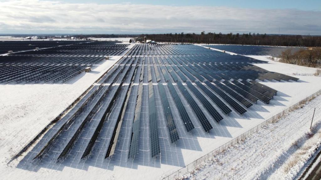 Painéis solares no inverno (foto: Braeson Holland/Pexels)