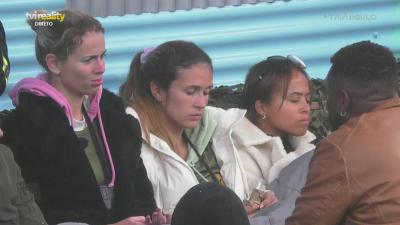 Concorrentes em lágrimas após desistência de Lívia Ferreira! Veja as primeiras reações - TVI