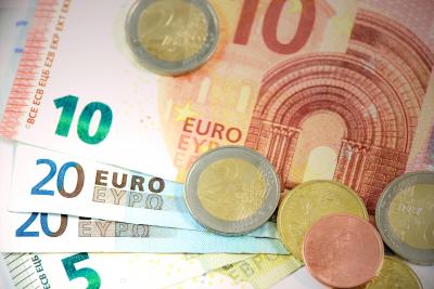 Apoio extraordinário de 90 euros começa a ser pago esta quinta-feira - TVI