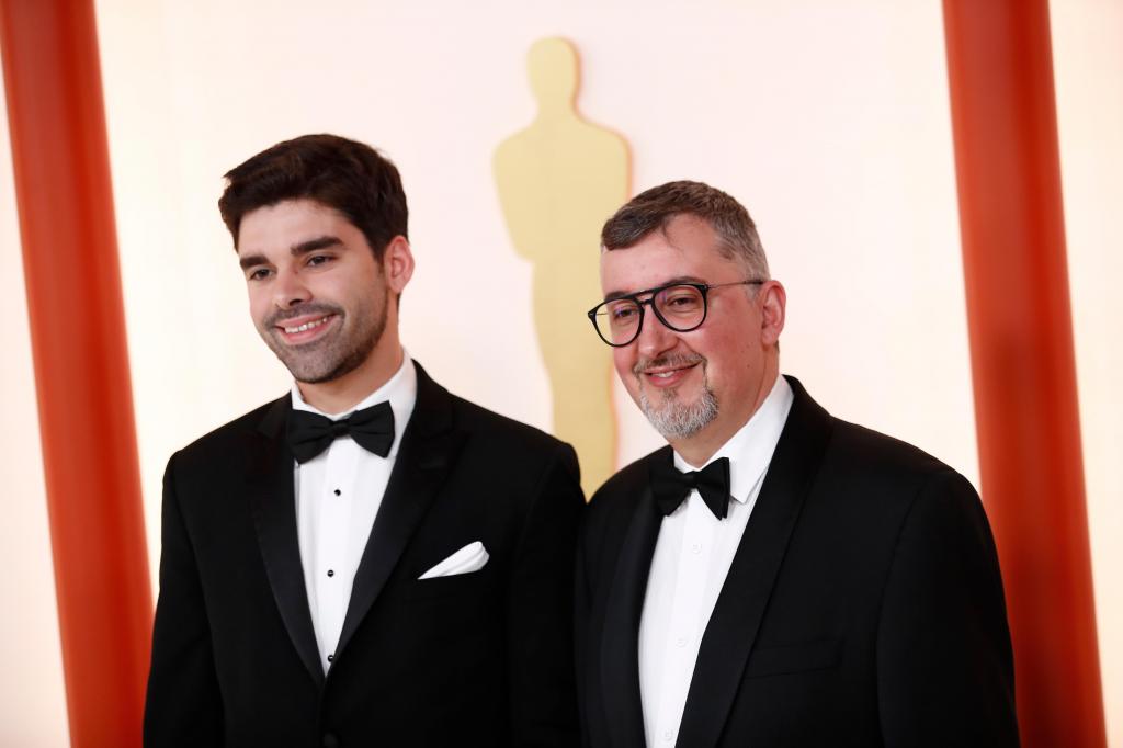O realizador João Gonzalez e o produtor Bruno Caetano chegam ao Dolby Theatre (EPA)