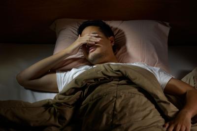 Adormeça mais depressa com estes truques que acalmam a sua mente acelerada - TVI