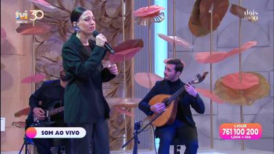 Carminho canta «O quarto (fado Pagem)» - TVI