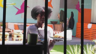 Jandira Dias obriga Ângelo Dala a ir buscar o almoço: «Tá a gozar comigo ou quê?» - TVI