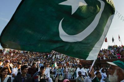 Homem acusado de blasfémia em comício político no Paquistão linchado até à morte por multidão - TVI