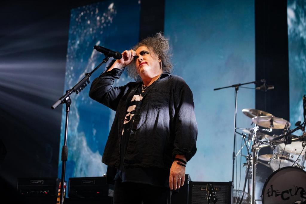 The Cure (Photo by Andrew Benge/Redferns)