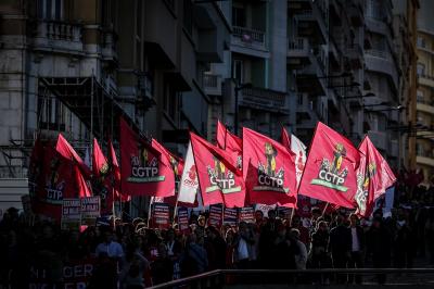 "O público é de todos, o privado é só de alguns": centenas de pessoas protestam em Lisboa em defesa do SNS - TVI
