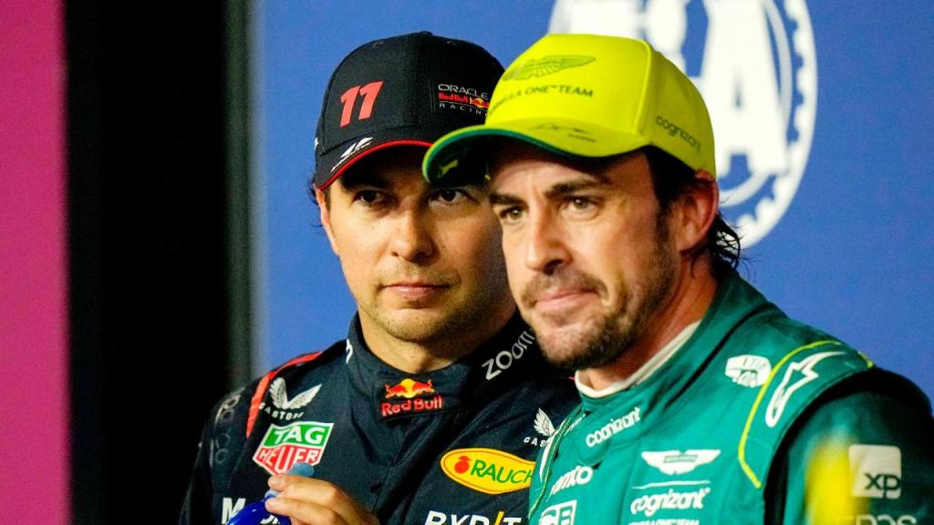 Fernando Alonso (2.º) e Sergio Pérez (1.º) partem na primeira linha para o Grande Prémio da Arábia Saudita em Fórmula 1  (AP Photo/Luca Bruno)