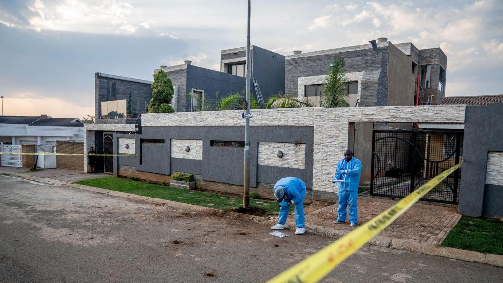 Ataque com explosivos a residência de um líder comunitário no Soweto, África do Sul