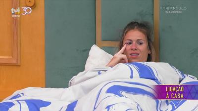 No meio de partidas, Mariana finge estar a dormir para ouvir conversa e aponta: « O Graça foi bué burro» - Big Brother