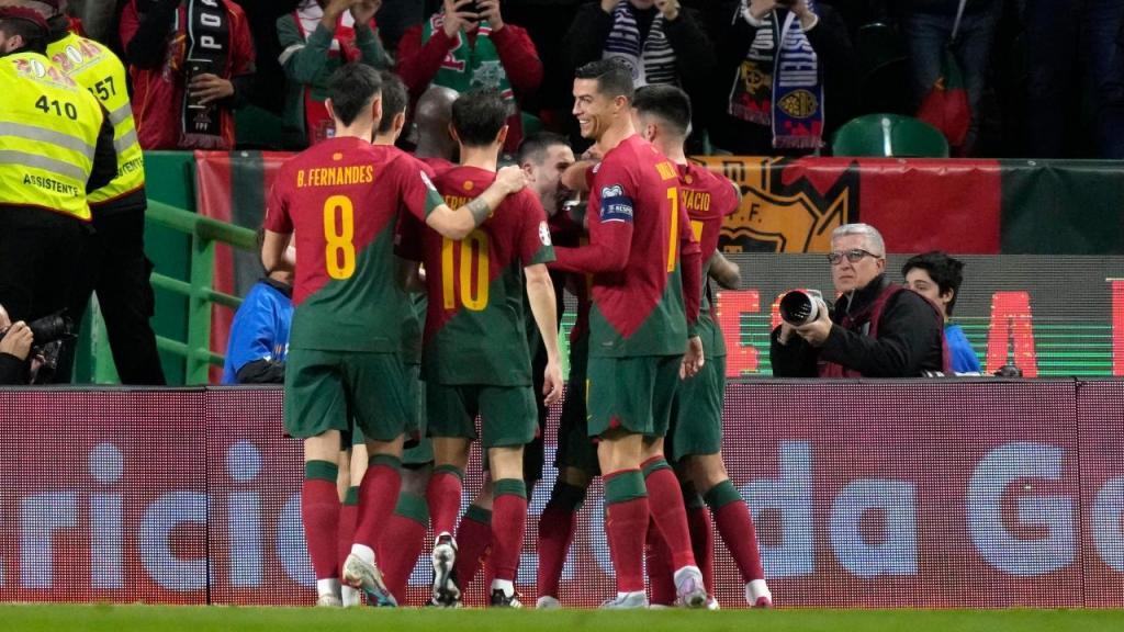 Portugal festeja o 1-0 ante o Liechtenstein, apontado por João Cancelo (AP/Armando Franca)