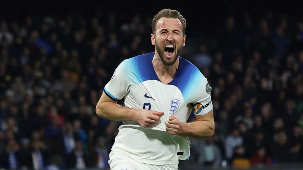 Harry Kane festeja golo no Itália-Inglaterra (Alessandro Garofalo/Lapresse via AP)
