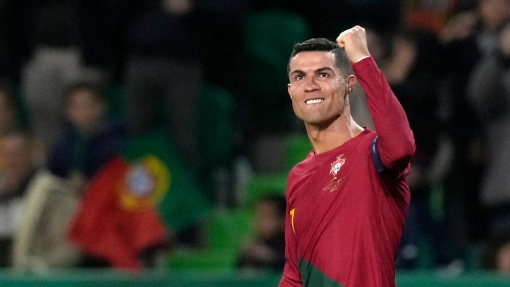 Cristiano Ronaldo festeja golo no Portugal-Liechtenstein (AP/Armando Franca)