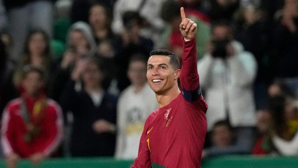 Cristiano Ronaldo festeja golo no Portugal-Liechtenstein (AP/Armando Franca)