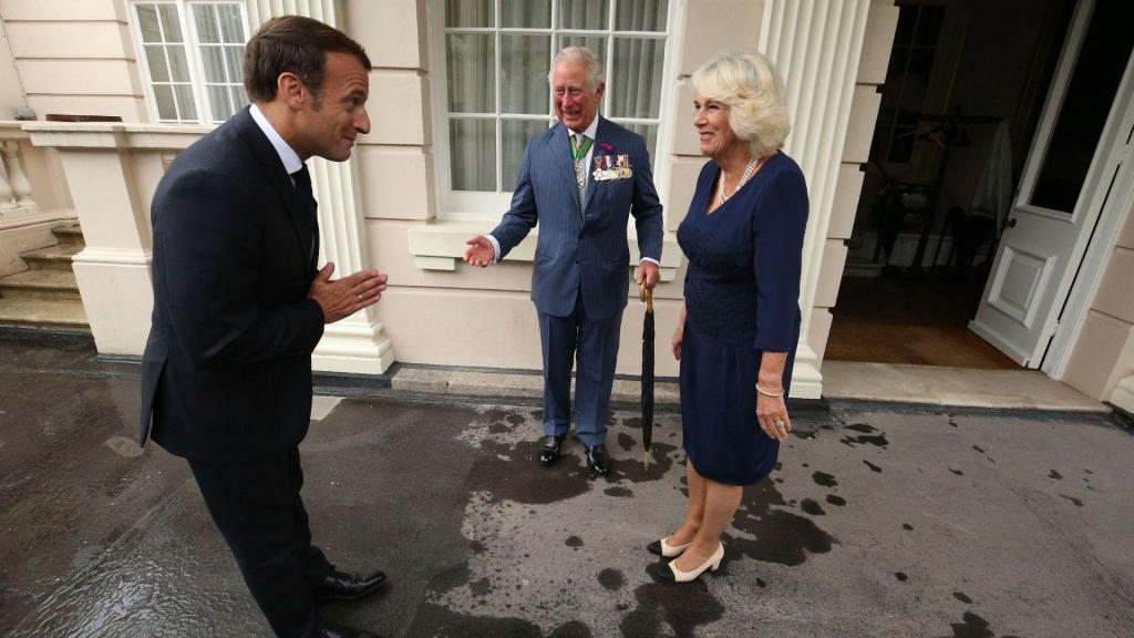Emmanuel Macron com os reis de Inglaterra (Jonathan Brady/AP)