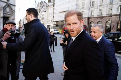 Príncipe Harry: tablóides de Murdoch pagaram "quantia muito elevada" em acordo secreto com William - TVI