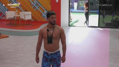 Tiago Feliciano lança pânico: «Esconderam-nos as toalhas todas!» - Big Brother