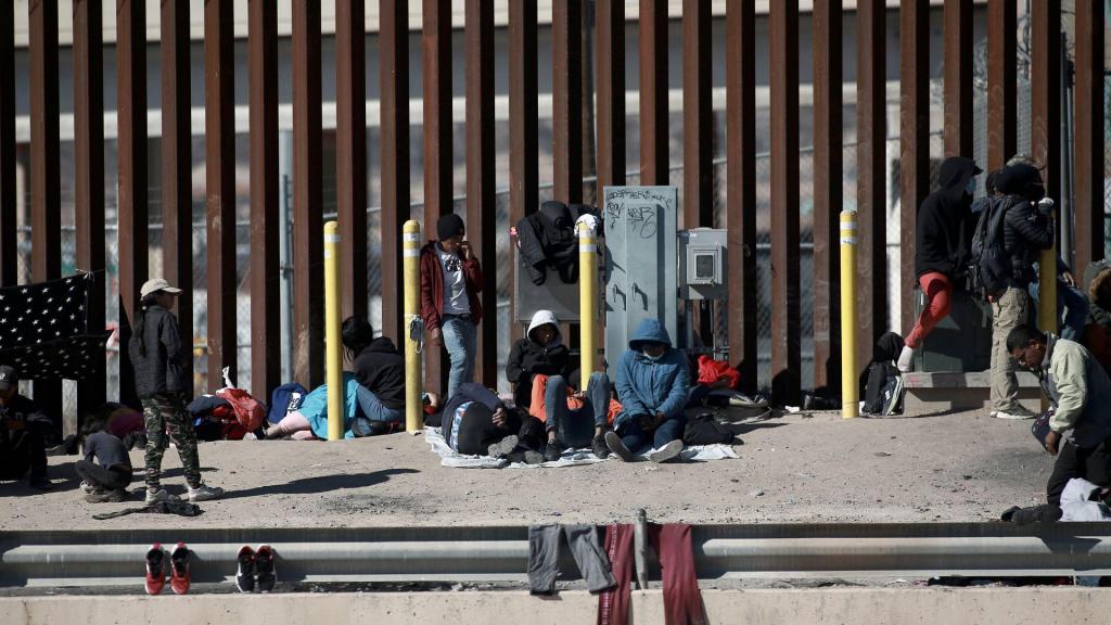 Migrantes na fronteira do México com EUA (	Christian Chavez/AP)